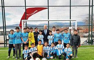 Başkan Zolan çocuklarla futbol oynadı