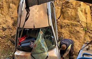 Başkentte otomobil bina boşluğuna uçtu: 5 yaralı