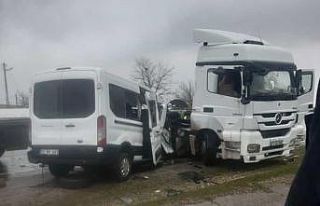Batman’da minibüs ile tır çarpıştı: 1 ölü,...