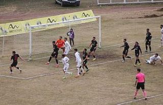 Bayburtspor 10 kişi kalan Isparta’ya 1-0 yenildi