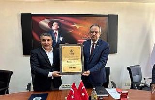 Belediye başkanından kaymakama fahri hemşehrilik...