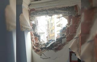 Beylikdüzü’nde yıkım sırasında yan binanın...