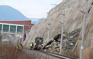 Bilecik’te tren hattında istinat duvarı çöktü