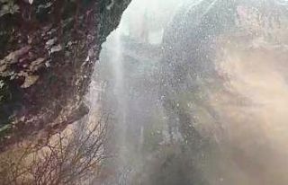 Bin 700 rakımda şiddetli yağış sonrası şelale...