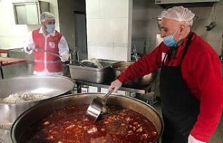 Bingöl’de Ramazan ayında Türk Kızılayın kazanları,...