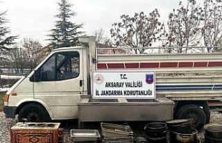Bir tesisin mutfağından hırsızlık yapan şüpheliler...
