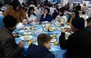 Birlik Vakfından depremzedelere iftar