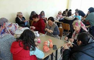 Burdur’da kalan depremzedeler el sanatları kursuyla...