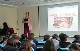 Burhaniye Belediyesi’nden liseli gençlere seminer