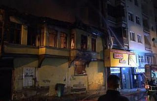 Bursa’da ahşap ev alevlere teslim oldu