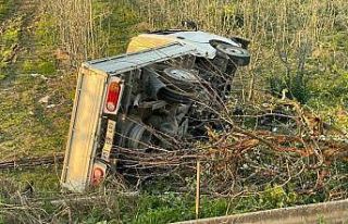 Bursa’da kontrolden çıkan kamyonet şarampole...
