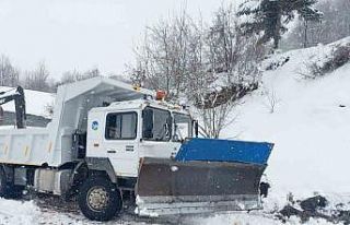 Büyükşehir zirvelerde karla mücadele mesaisinde