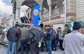 Camide vatandaşlara 3 bin fidan dağıtıldı