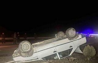 Çekiciye çarpan otomobil takla attı: 5 yaralı