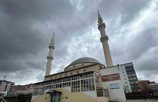 Çocukların biber gazlı oyunu cami cemaatini namazından...