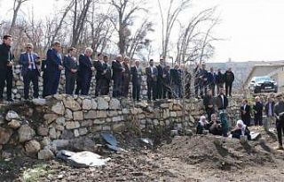 Çukurca’da deprem şehitleri anıldı