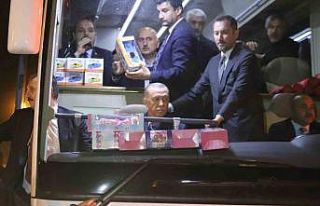 Cumhurbaşkanı Erdoğan iftarını depremzedelerle...