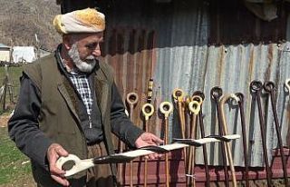 Dedelerinden öğrendikleri işten ekmeklerini kazanıyorlar