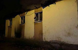 Depoda başlayan yangın evi küle çevirdi