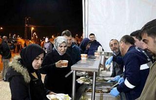 Deprem bölgesi Hatay’da ilk sahur çadırlarda...