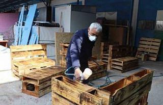 Deprem bölgesi için mobilya üretiyorlar