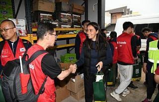 Deprem bölgesi Osmaniye’ye gelen Güney Koreli...