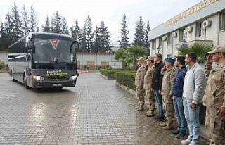 Deprem bölgesinde görevini tamamlayan komandolar...