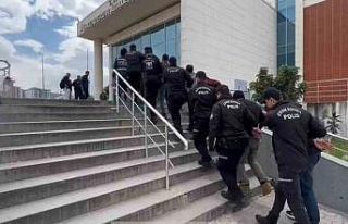 Deprem bölgesinde hırsızlık olaylarına karışan...