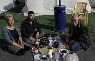 Deprem bölgesinde ilk iftar
