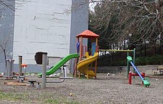 Deprem sonrası parklar çocuksuz, binalar insansız...