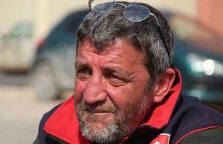 Depremde 27 akrabasını kaybetti, acısına rağmen...