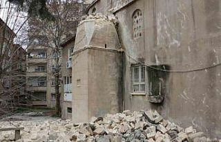 Depremde ağır hasar gören cami minaresi kontrollü...