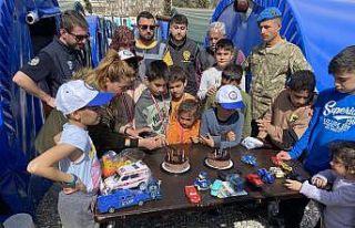 Depremde ailesini kaybeden 11 yaşındaki Gazihan’a...