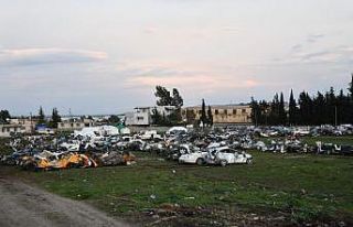 Depremde enkazda kalan araçlar tanınmaz hale geldi