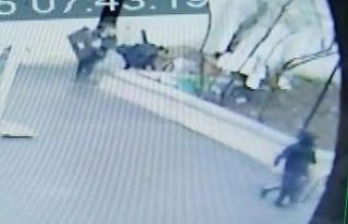 Depremde hasar gören tarihi cami hırsızların hedefi...