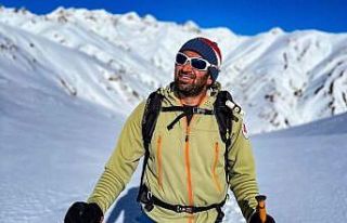 Depremde hayat kurtaran dağcı çığda hayatını...