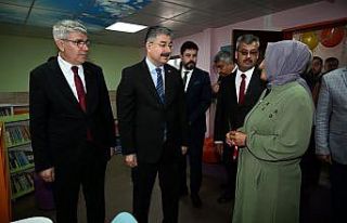 Depremde hayatını kaybeden öğretmenin adı okulundaki...