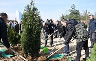 Depremde hayatını kaybeden vatandaşların anısına...
