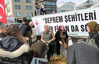 Depremde hayatını kaybedenler için fidan dağıtıldı