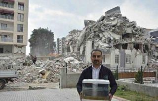 Depremde öldü diye düşündükleri balıkları...