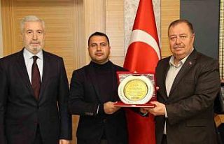 Depremde vatandaşlara kapılarını açan iş yeri...