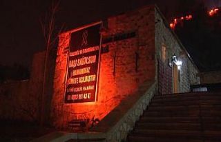 Depremden zarar görmeyen Tarihi Çukur Hamamı vatandaşlara...
