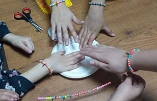 Depremi yaşayan çocuklar din görevlilerinin oyunlarıyla...