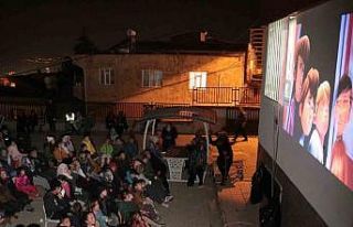 Depremin çocuklarına okul bahçesinde etkinlik