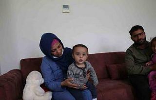 Depremzede aile 50 gün sonra bebeklerine kavuştu