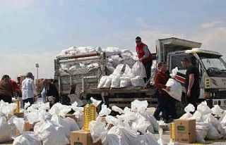 Depremzede aileler için gönüllü kurye oldular