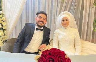 Depremzede çift Hatay’da giyemediği gelinlik ve...