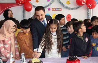 Depremzede çocuğa doğum günü sürprizi