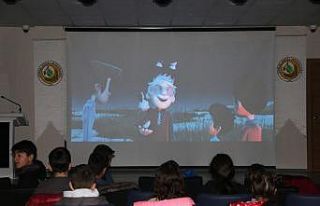 Depremzede çocuklar çizgi film ile moral buldu