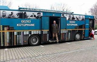 Depremzede çocuklar gezici kütüphane ile buluştu